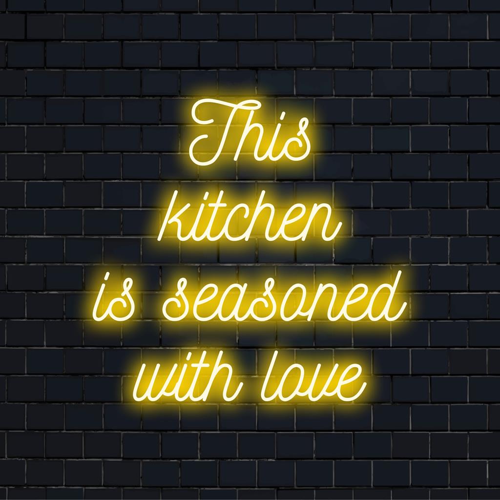 Mukautettu LED-neonkyltti lauseella This Kitchen Is Seasoned With Love, täydellinen neonseinätaiteeseen ja kodikkaan keittiön sisustukseen.