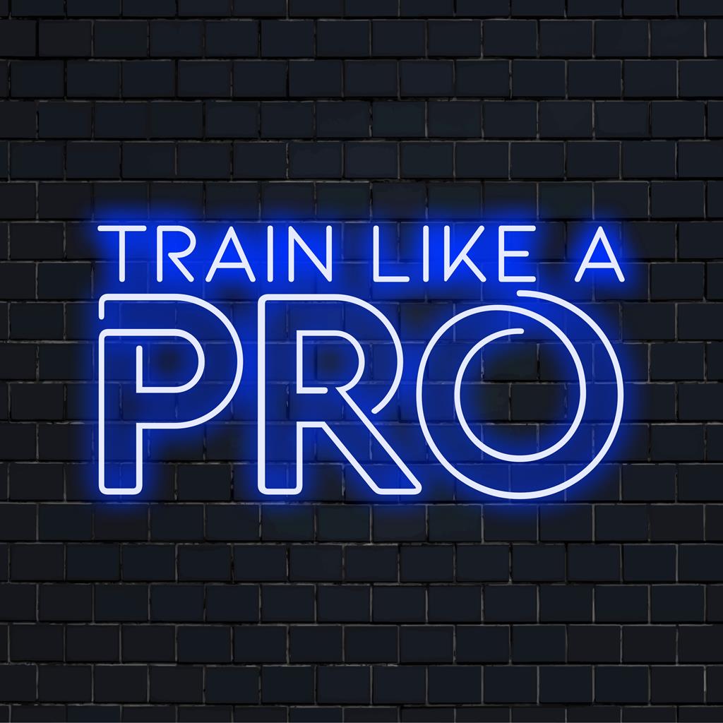 Mukautettu käsintehty LED-valokyltti, jossa lukee Train Like A Pro 2 eloisissa neonsävyissä; optimaalinen motivoiva neonseinätaide.