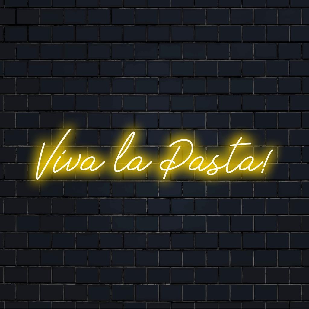 Mukautettu LED-valokyltti oikeinkirjoitus Viva La Pasta! eloisissa väreissä; lisää hauskan ja eloisan kosketuksen mihin tahansa sisustukseen.
