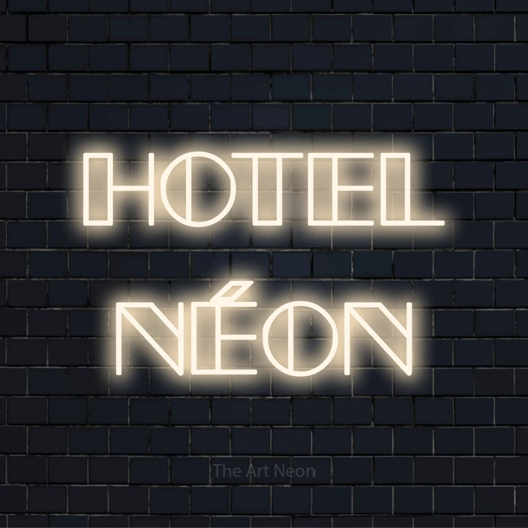 Letreiro néon LED com o design “Hotel Néon” numa parede escura
