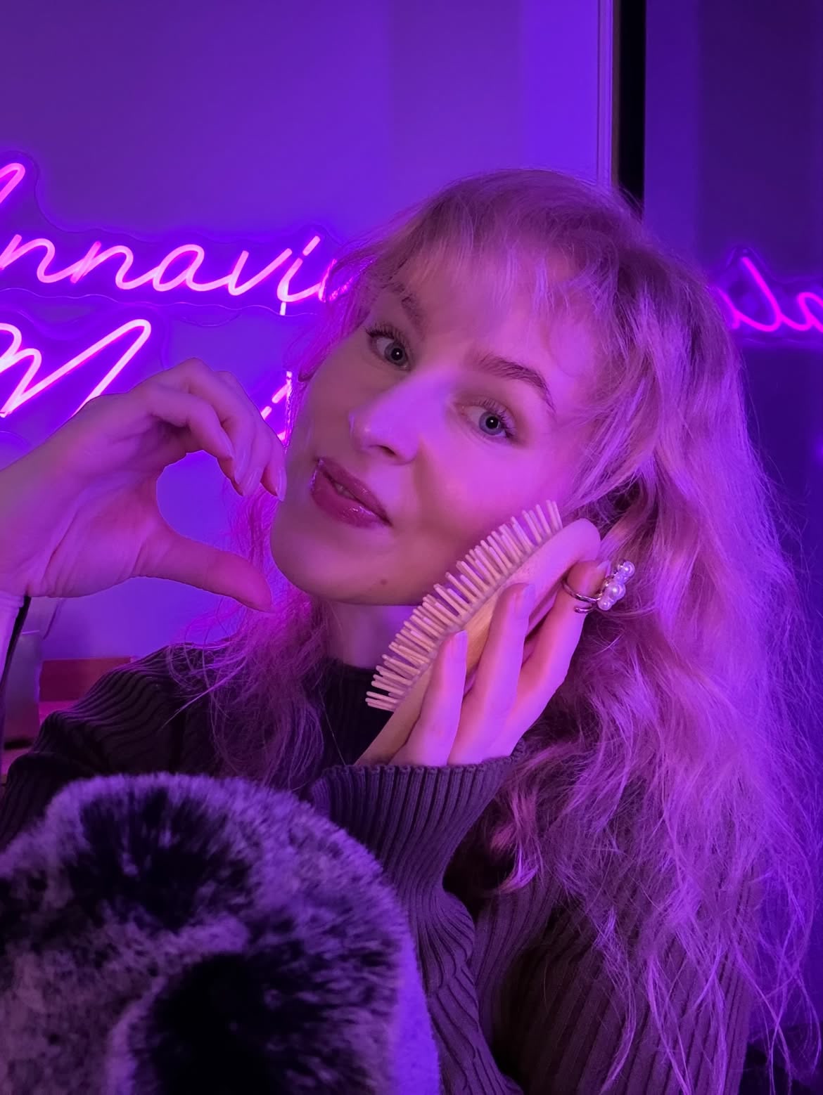 Creator annavivalamaria unboxing and installing a custom LED neon for an ASMR filming set.
