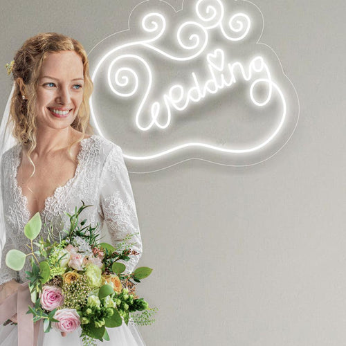 En romantisk neonskylt som visar ordet "bröllop" i eleganta kursiva bokstäver.